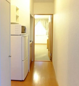 レオパレスシャトーＢの玄関