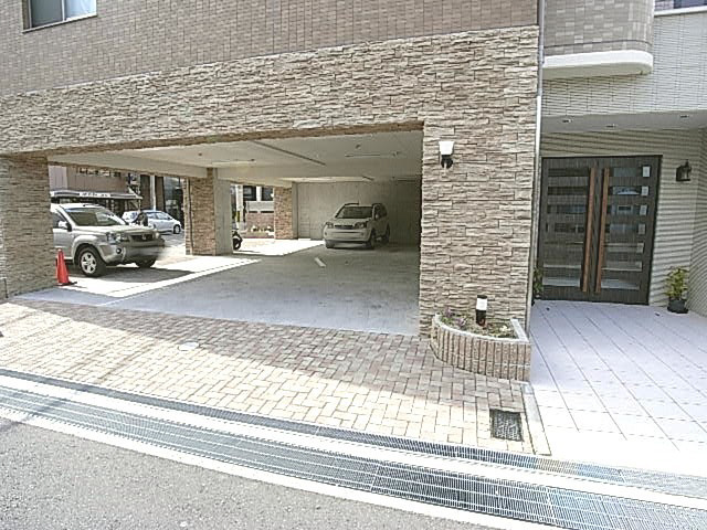ロータリーマンション香里西之町の駐車場