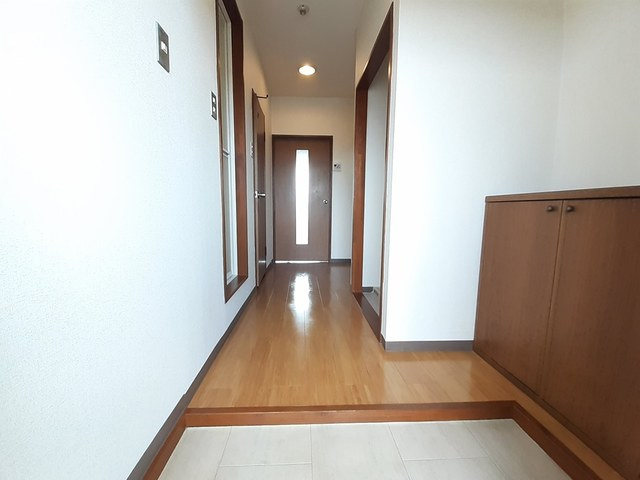 ラカーサ壱番館の玄関