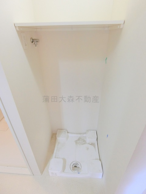 メイクスデザイン千鳥町アジールコートの設備|棚と室内洗濯機置き場