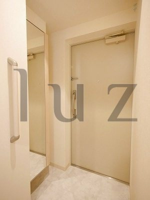 ラフィシア関内の玄関