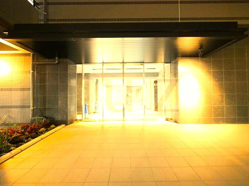 ラフィシア関内のエントランス