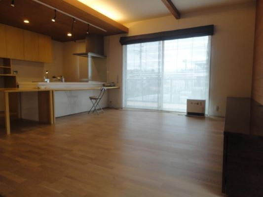 【店舗付き住宅】鶴ヶ島市脚折町中古の居間・リビング|住居リビング