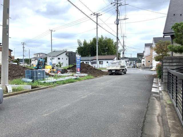 飯能市笠縫第24　新築戸建の前面道路含む現地写真