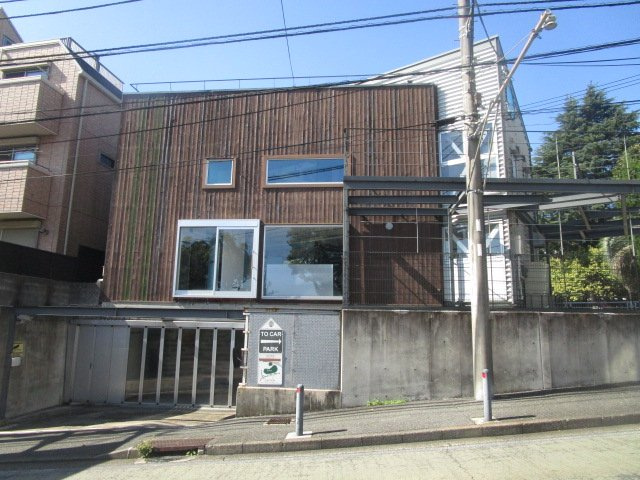 横浜市中区根岸旭台の倉庫
