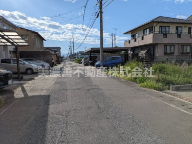 ６７４７４　本巣郡北方町柱本南土地の前面道路含む現地写真