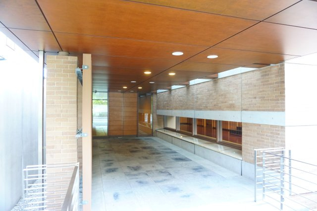 大阪市中央区内久宝寺町２丁目の賃貸マンションのエントランス