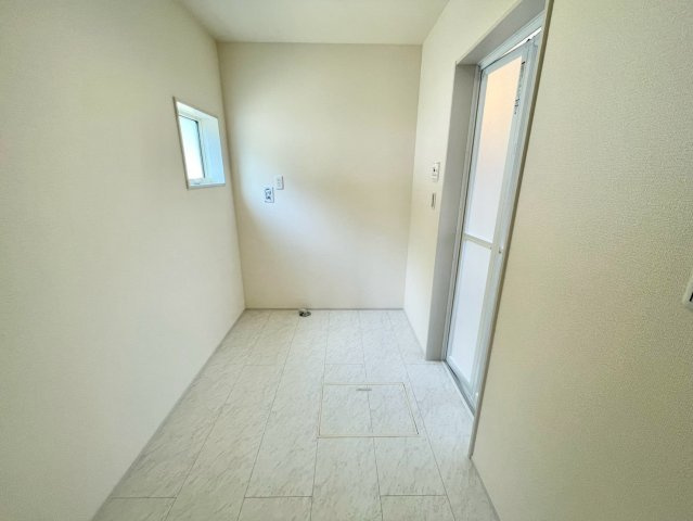 西庄３期(618-11)新築戸建ての内装|ランドリースペース付きです！