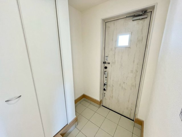 西庄３期(618-11)新築戸建ての玄関