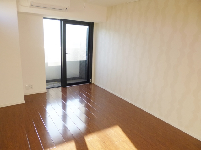 セジョリ王子駅前の寝室|南西向きのお部屋で日当たりも良好です