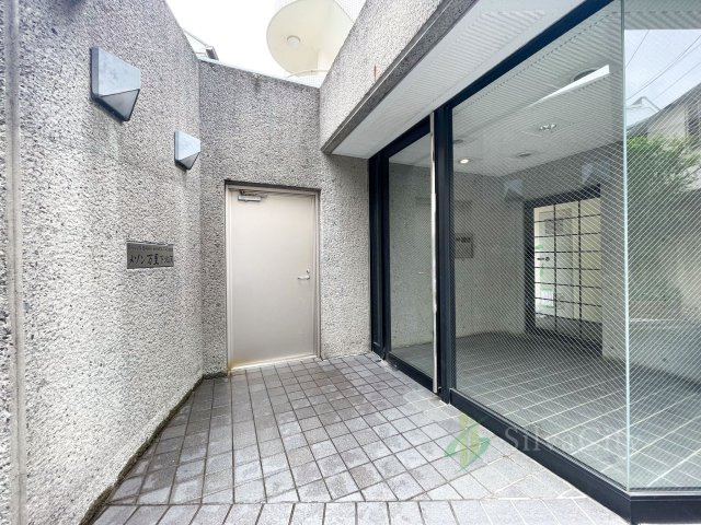 メゾン万里下北沢|エントランス