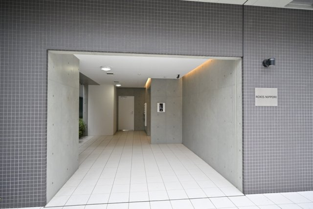 ＲＯＸＩＳ日暮里のエントランス|建物の内部です