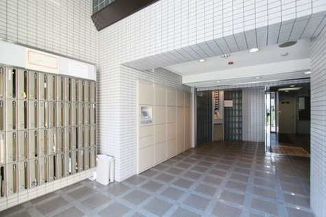 ライオンズマンション横浜大通り公園第三のエントランス|清潔なエントランスです