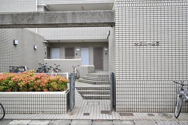 大成ルームズのエントランス|建物の内部です