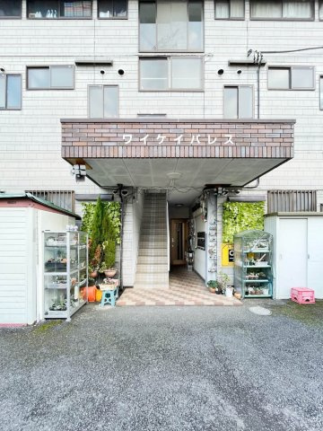 ワイケイパレスのエントランス|毎日通るエントランスはこのようになっています