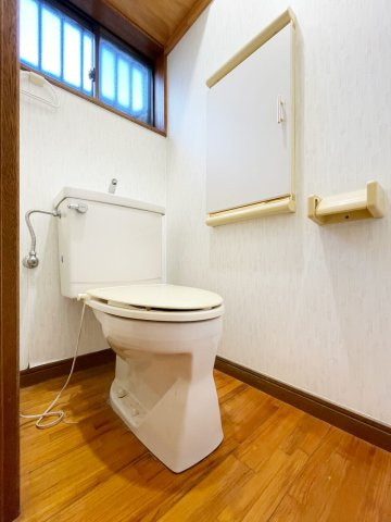 ワイケイパレスのトイレ|写真は別のお部屋のものになります。
