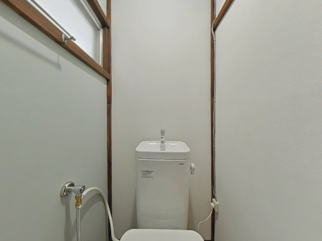小手指ガーデン戸建のトイレ|コンパクトで使いやすいトイレです