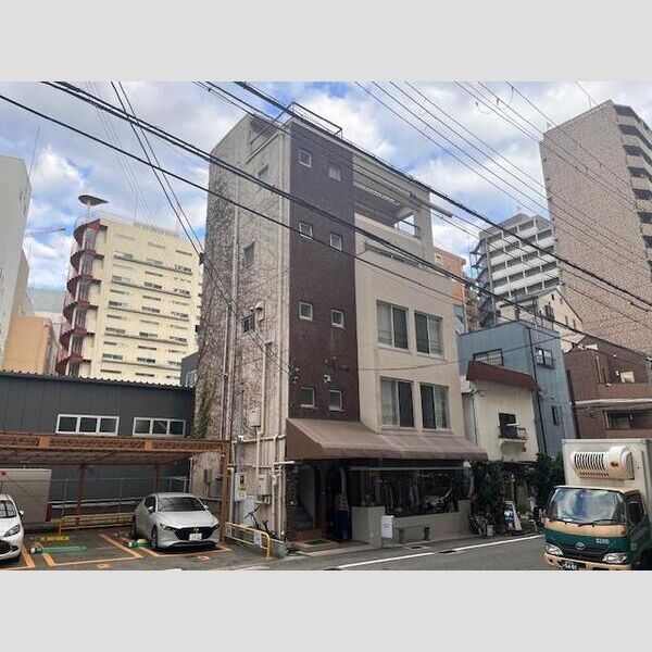 佳山ビルの外観