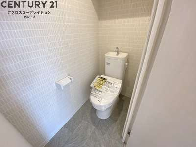 温水洗浄便座付きのトイレです♪