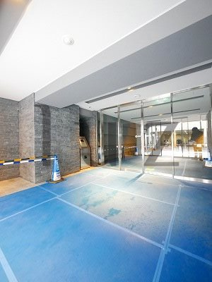 ラフィシア関内のエントランス