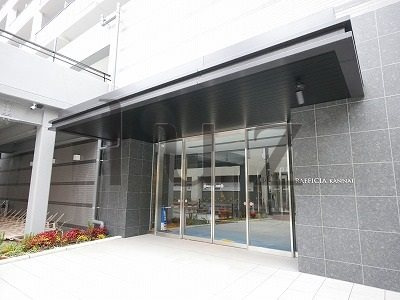 ラフィシア関内のエントランス