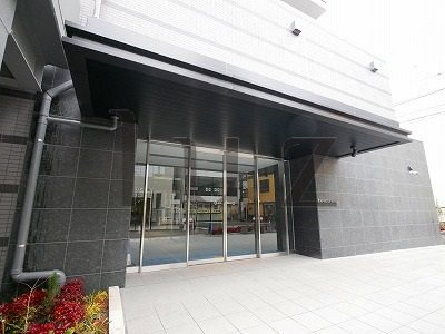 ラフィシア関内のエントランス