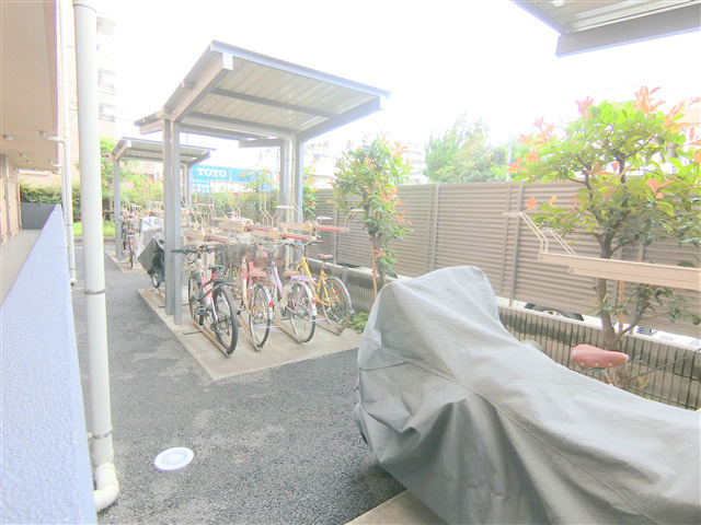 TFレジデンス鵜の木のその他共用部分|屋根付きラック式の駐輪場