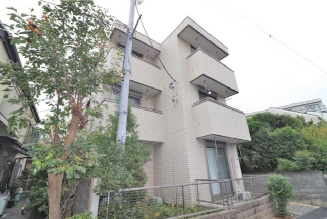 川崎市中原区上小田中６丁目のアパートの外観