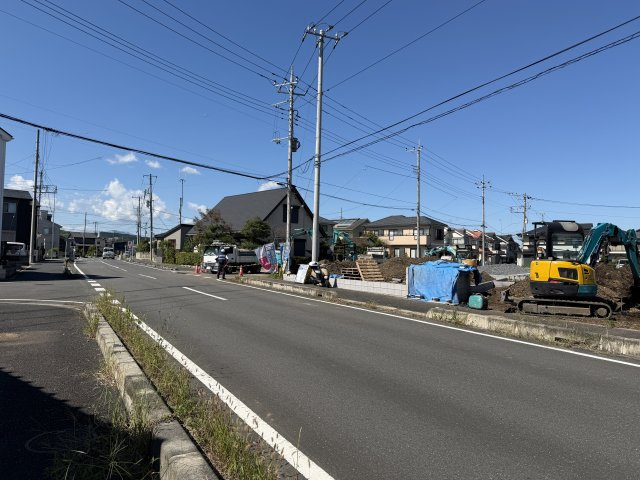 飯能市笠縫第24　新築戸建の前面道路含む現地写真
