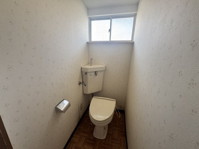 南丘一丁目　戸建のトイレ