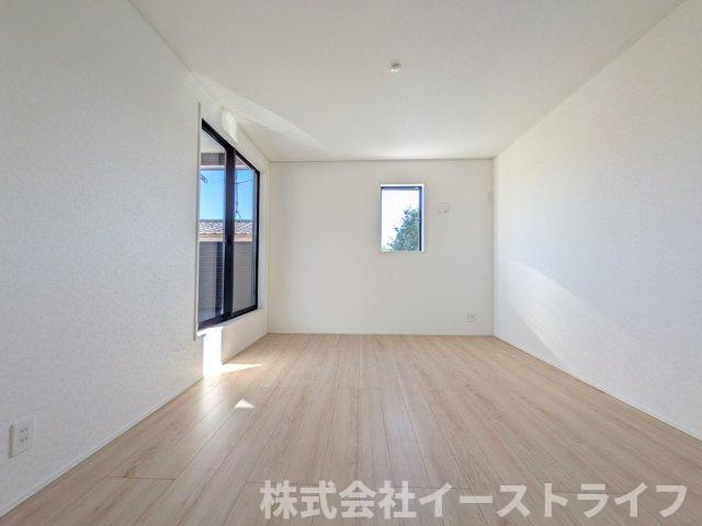 【新築戸建】　いわき市平塩第4　全2棟の子供部屋|同社施工写真　フローリングのお部屋は耐久性があり傷が付きにくいので、一般的な使用ではメンテナンスはあまり必要ありません。また、汚れたらさっとふき取るだけで、きれいな場外を保つことができます。