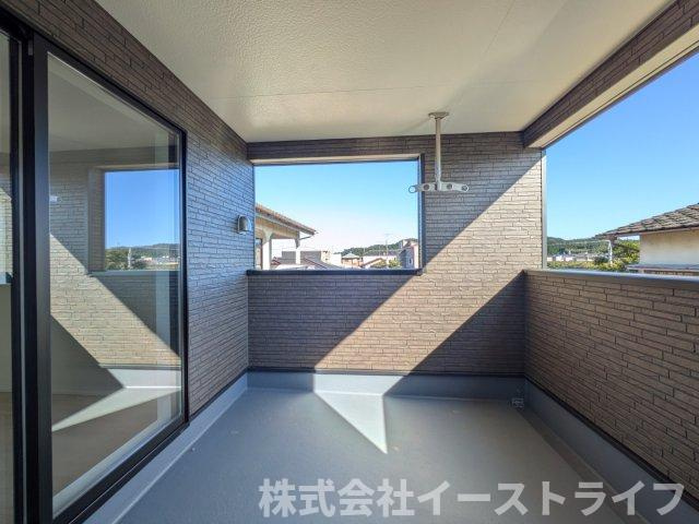 【新築戸建】　いわき市平塩第4　全2棟の玄関|同社施工写真　玄関収納は天井いっぱいまであり靴の整理に困りません！