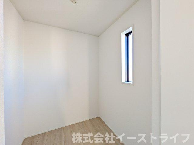 【新築戸建】　いわき市平塩第4　全2棟のその他|同社施工写真　1号棟にはテレワークルームがあり、ワークスペースとしてはもちろん、趣味の部屋やキッズルームなど多様にお使いいただけます。もちろん、収納スペースとしても役立ちます！