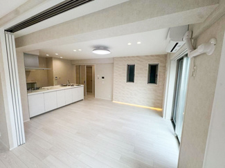 【居間・リビング】 | ラグシスヒルズ三軒茶屋 | LD部分にはTES温水式床暖房を完備。寒い季節も足元から暖かく過ごせます。