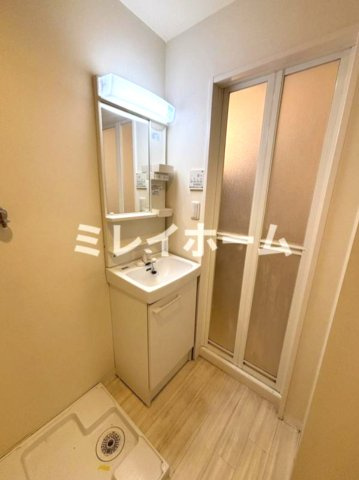 レピュア大森レジデンスの独立洗面台|同建物内、別のお部屋の参考写真になります。