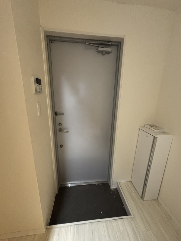 レピュア大森レジデンスの玄関|同建物内、別のお部屋の参考写真になります。