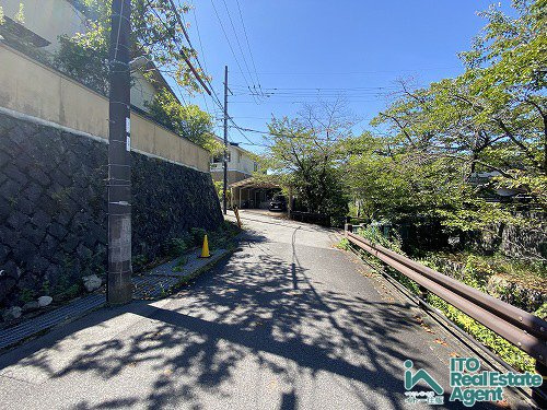 岩倉木野町 中古戸建の前面道路含む現地写真