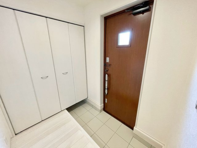 姫路市西庄３期(618-11)新築戸建ての玄関