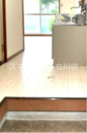 青梅市河辺町８丁目の賃貸マンションの玄関