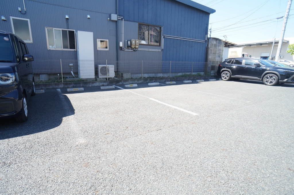 ジェミニ向中野 弐番館の駐車場