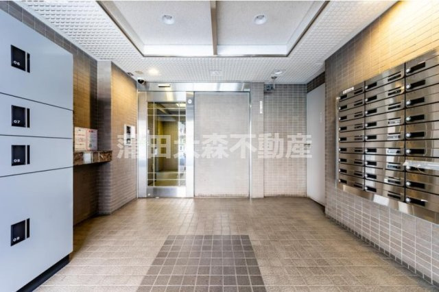 カテリーナ大森のエントランス|防犯カメラオートロック宅配BOXメールBOX管理人室