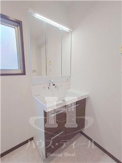 【洗面所】 | 芝樋ノ爪１丁目Ｋ様貸家 | 忙しい朝には欠かせない洗面所です