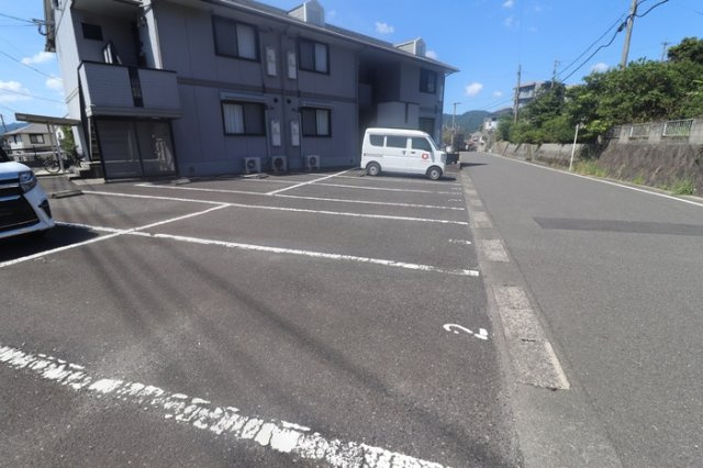 【駐車場】