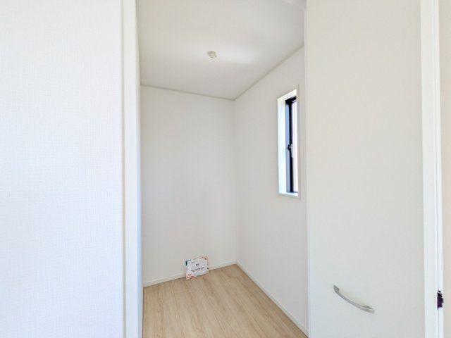【新築戸建】　いわき市平塩第4　全2棟の収納|同社施工写真　ウォークインクローゼットが付いているので、季節ごとの衣替えが必要ありません◎