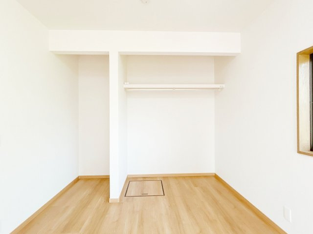 都城市野々美谷町の中古一戸建の収納|オープンクローゼット