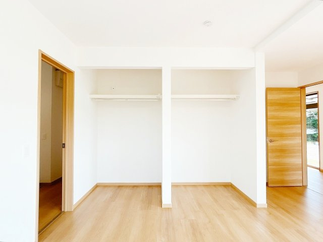 都城市野々美谷町の中古一戸建の収納|オープンクローゼット