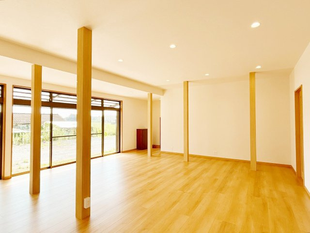 都城市野々美谷町の中古一戸建の居間・リビング
