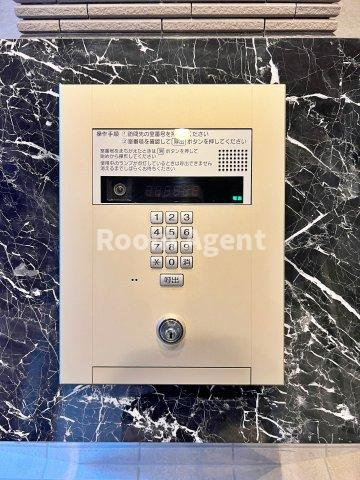 プレサンス鶴舞ファーストのエントランス