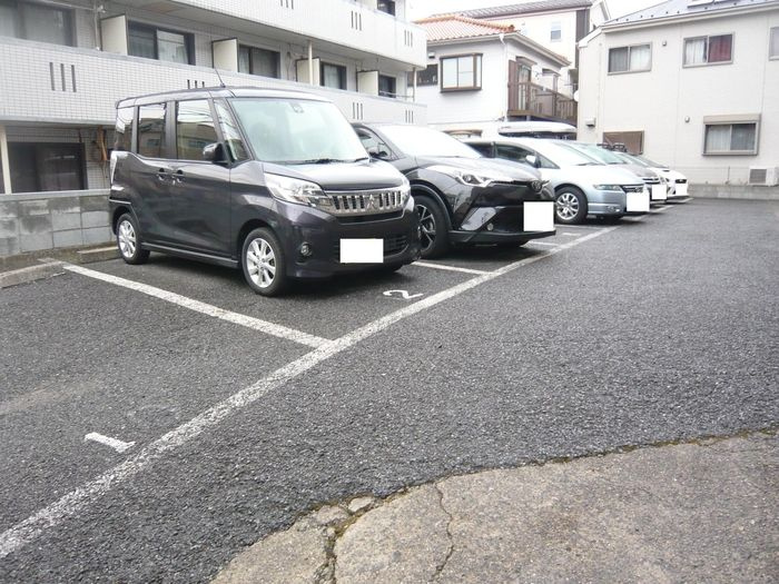 シャトーヤジマ弐号館の駐車場