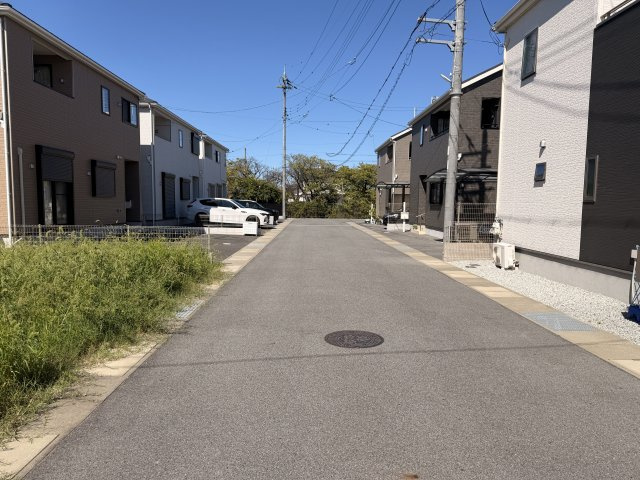 大和高田市南今里町の売地の前面道路含む現地写真